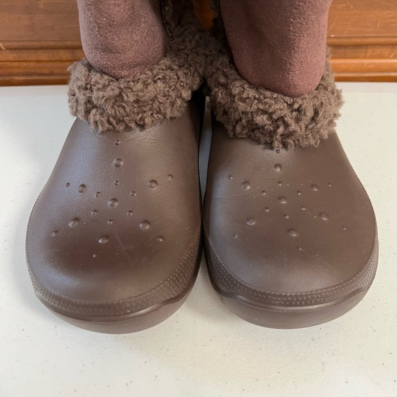 CROCS Chocolate Sherpa Lined Boots - Picture 5 of 12